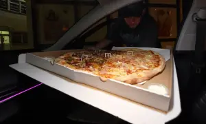 Ogromna pizza w pudełku, gotowa do odbioru. Czy to najostrzejsza pizza w Polsce?